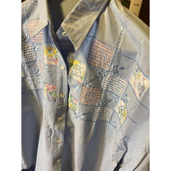 Aster Faded Blue Short Sleeve Collared Button Up Embroidered Top - Picture 4 of 8